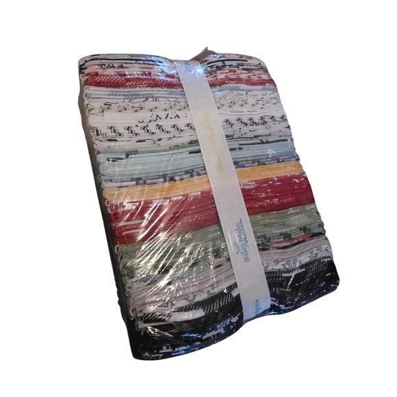 Riley Blake Fat Quarter Bundle 41 Piece White As Snow Fabric Cotton Holiday - Picture 6 of 6